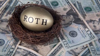 picture of gold egg in a nest with Roth written on it