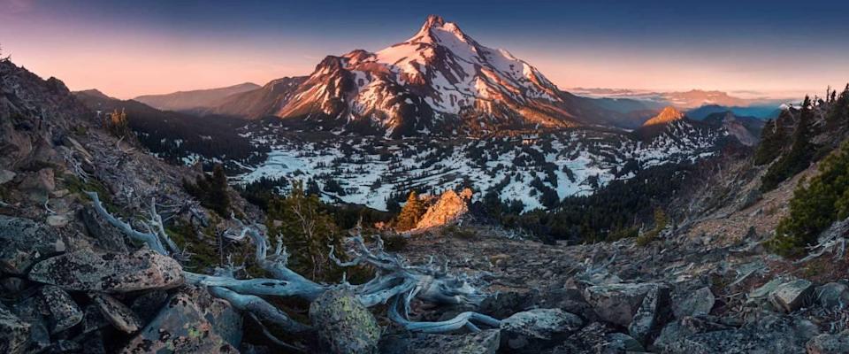 At 10,492 feet high, Mt Jefferson is Oregon&#39;s second tallest mountain.