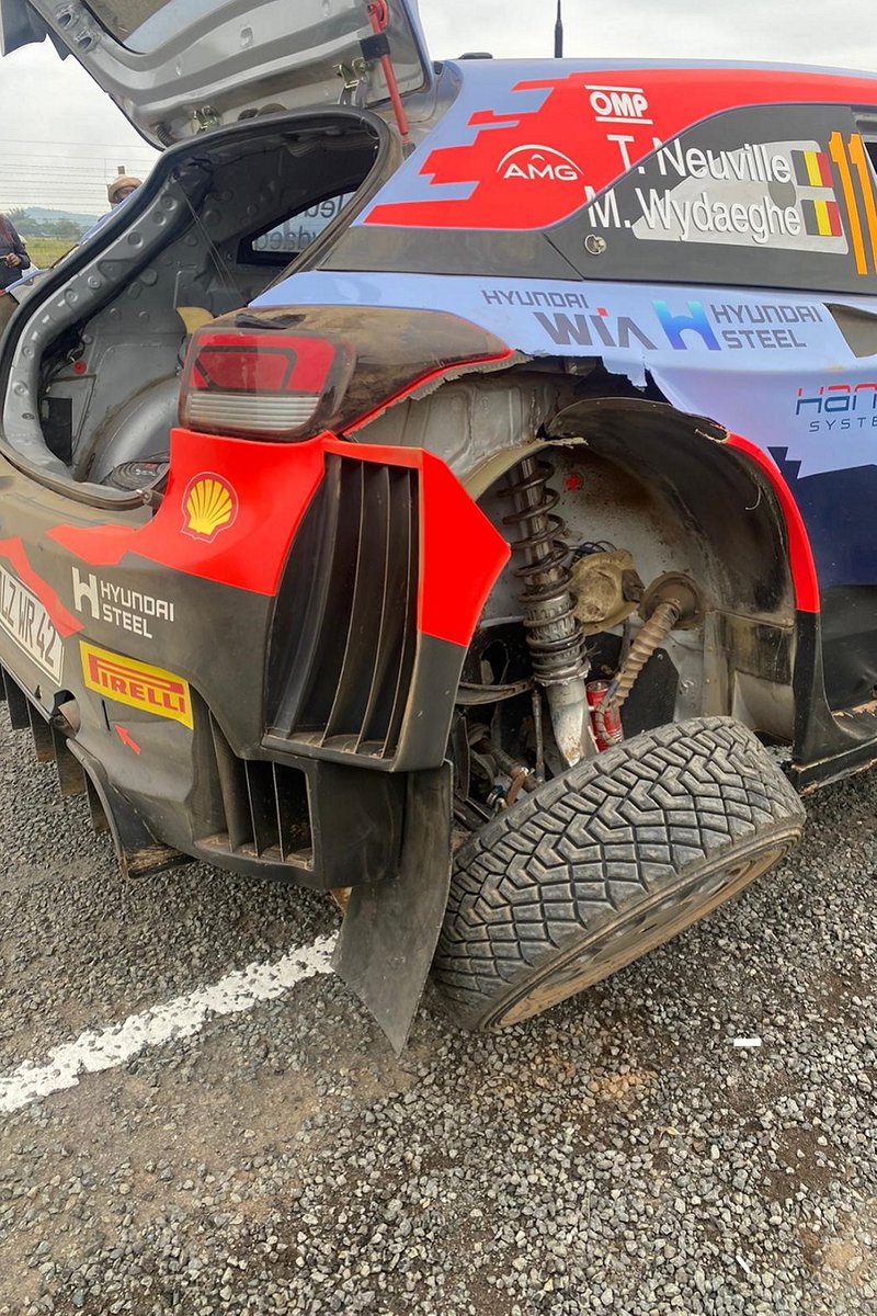 The crashed Hyundai i20 of Thierry Neuville