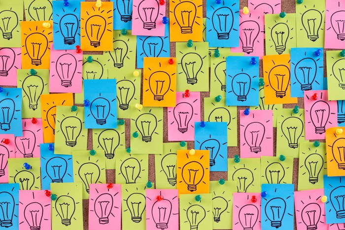 Colorful pieces of paper with light bulbs on them.